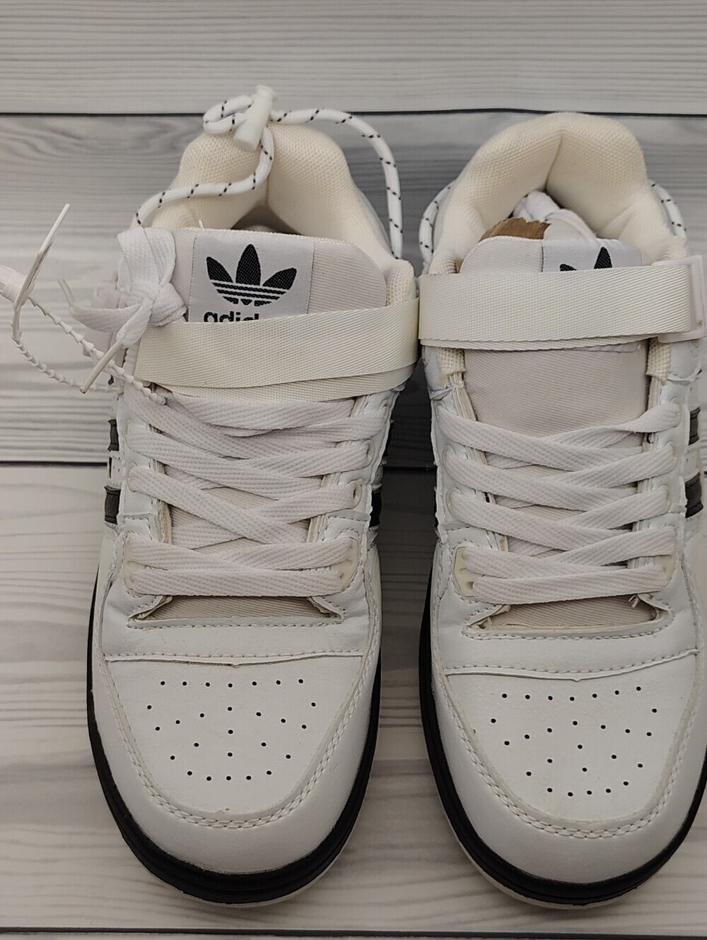 Adidas White & Black High-Top Retro Sneake Size 8.5 Men's - Picture 2 of 16